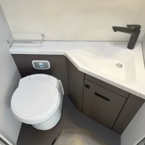 Burstner B66 744 TD Bathroom