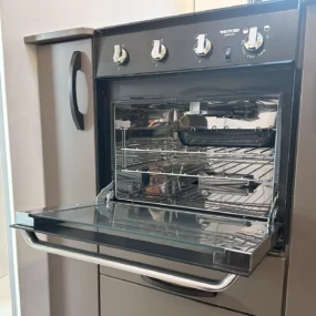 Burstner B66 744 TD Thetford Oven