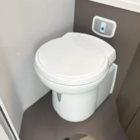 Burstner B66 744 TD Toilet