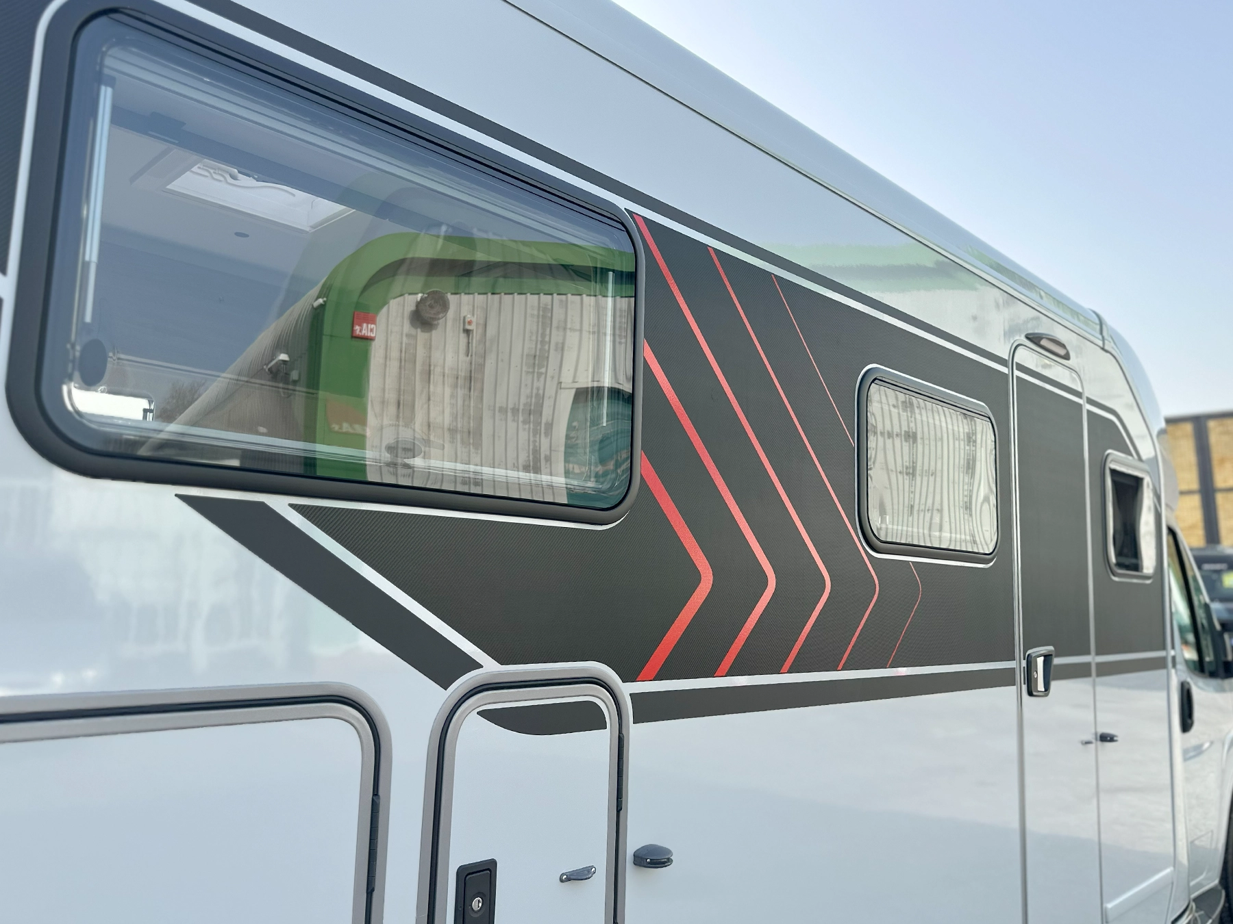 Burstner Signature 7.0 Exterior Graphics