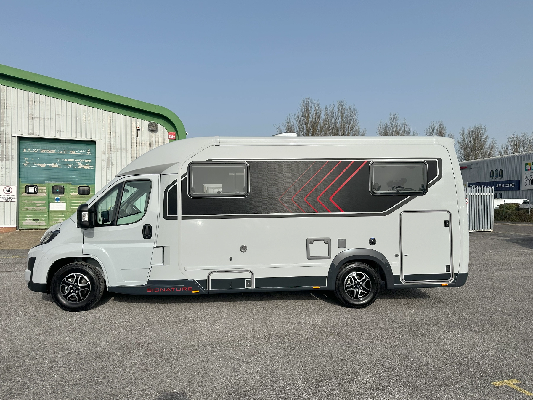 Burstner Signature 7.0 Exterior Right Side