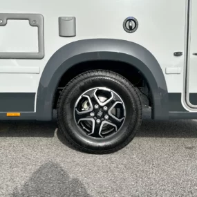 Burstner Signature 7.0 Exterior Tyre