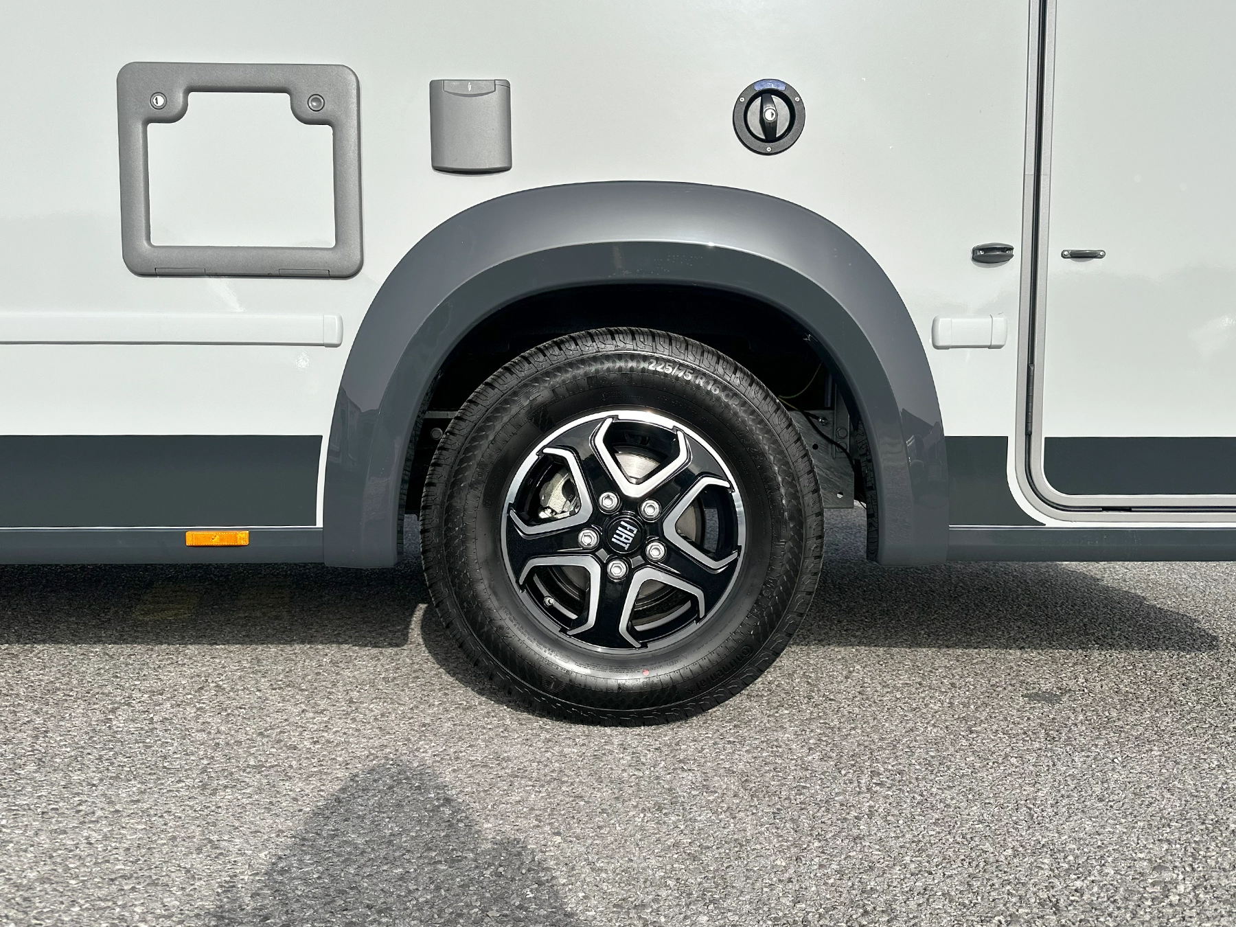 Burstner Signature 7.0 Exterior Tyre