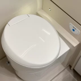 Burstner Signature 7.0 Thetford Toilet