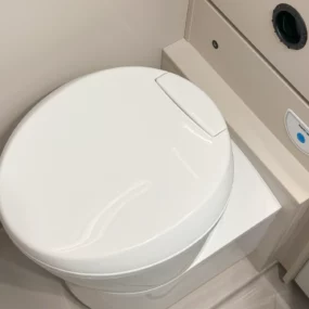 Burstner Signature 7.0 Thetford Toilet