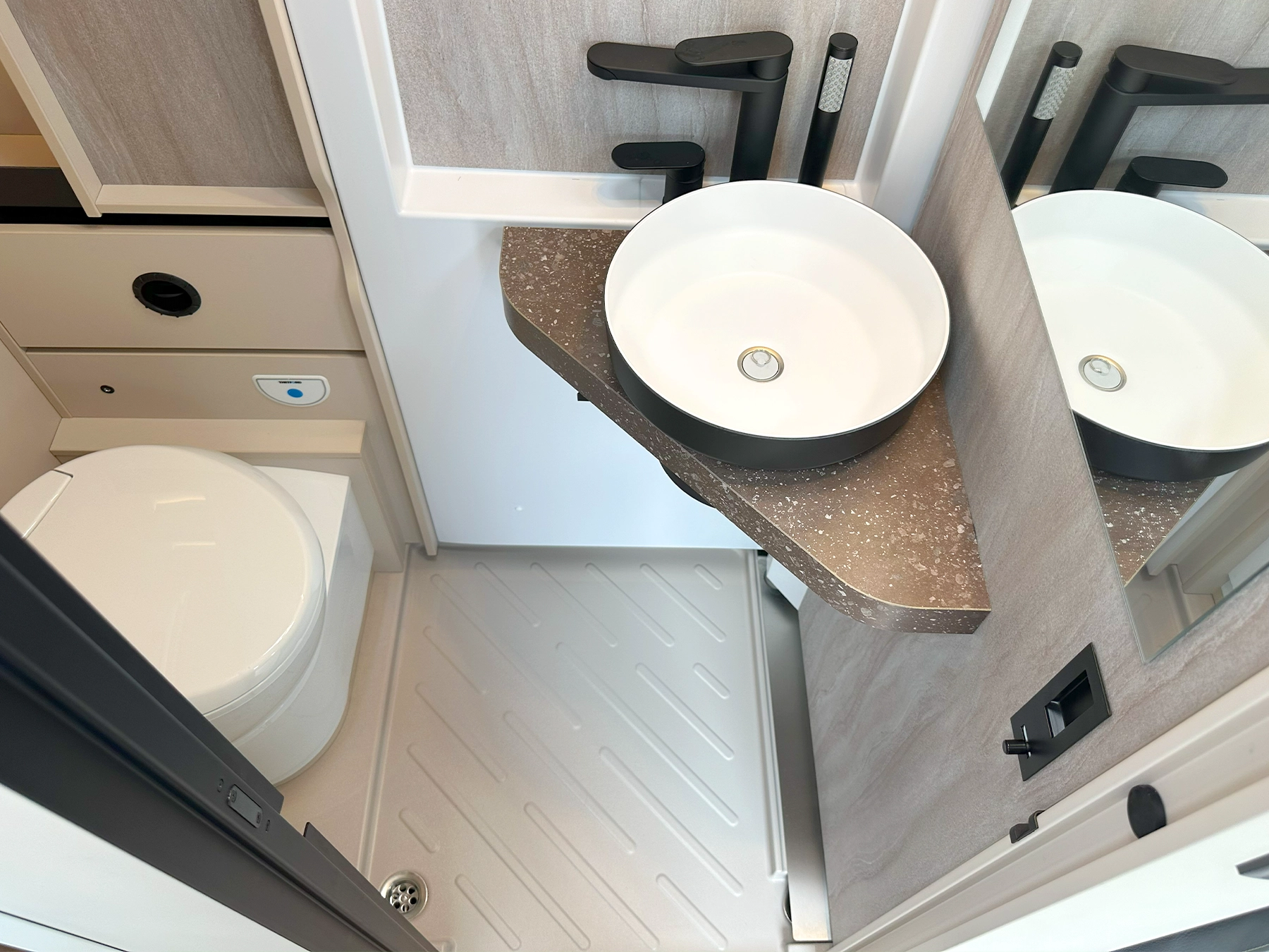 Burstner Signature 7.1 Bathroom