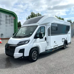 Burstner Signature 7.1 Exterior Front Right Side