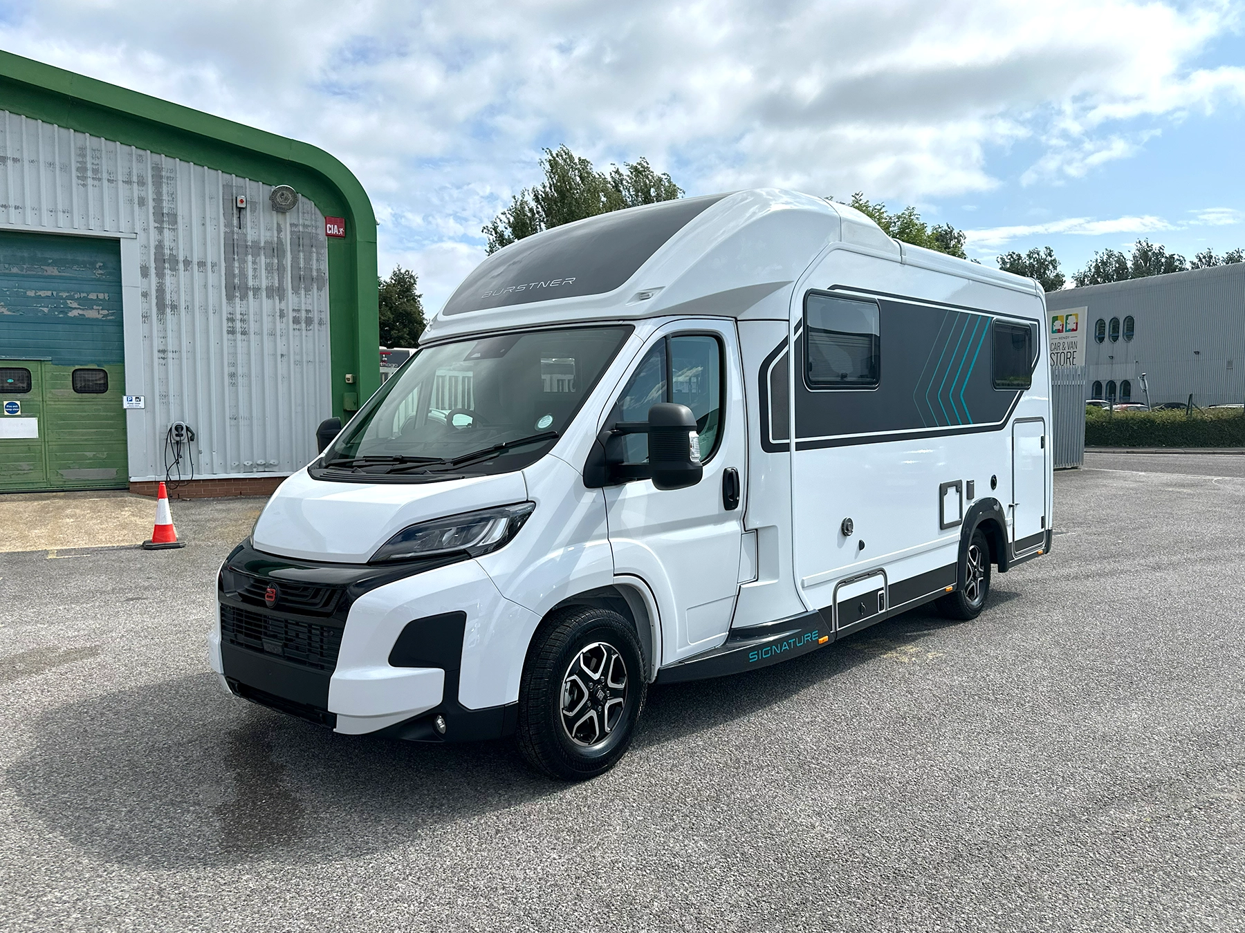 Burstner Signature 7.1 Exterior Front Right Side