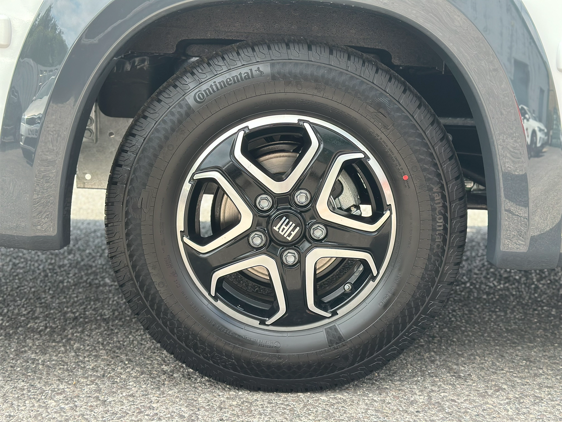 Burstner Signature 7.1 Exterior Tyres