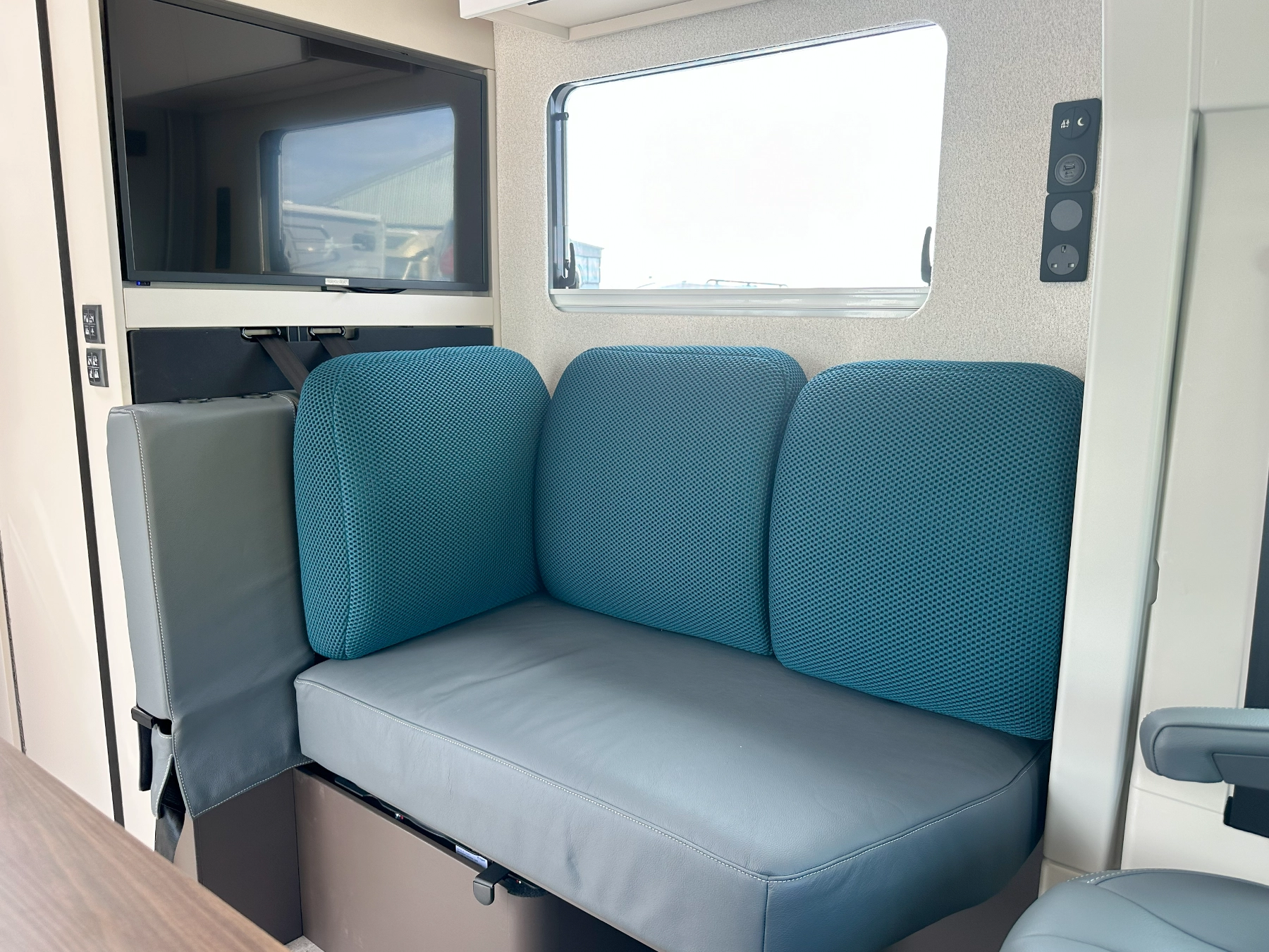Burstner Signature 7.1 Lounge Seats