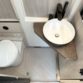 Burstner Signature 7.4 Bathroom