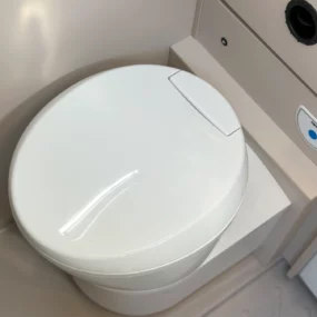 Burstner Signature 7.4 Thetford Toilet