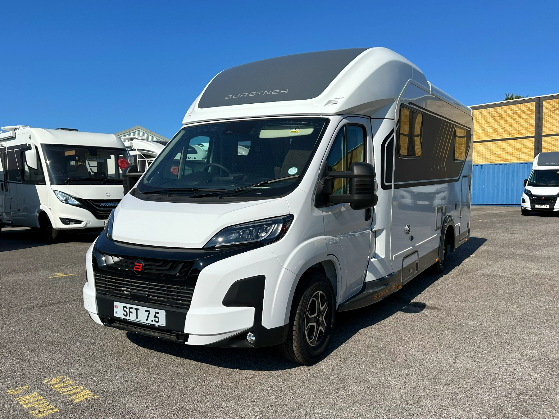 Burstner Signature 7.5 Exterior Front Right Side