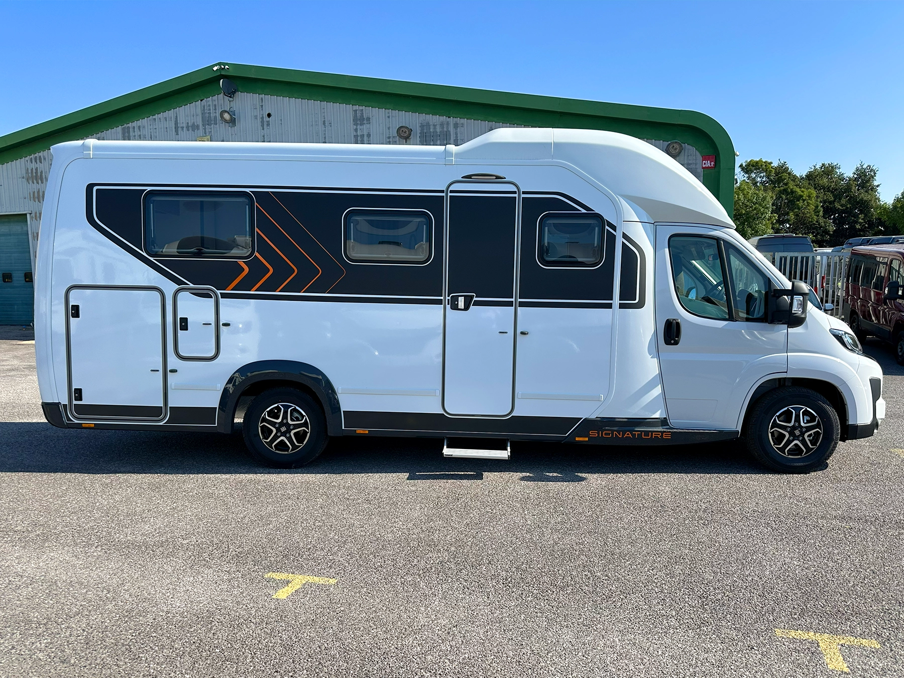 Burstner Signature 7.5 Exterior Left Side
