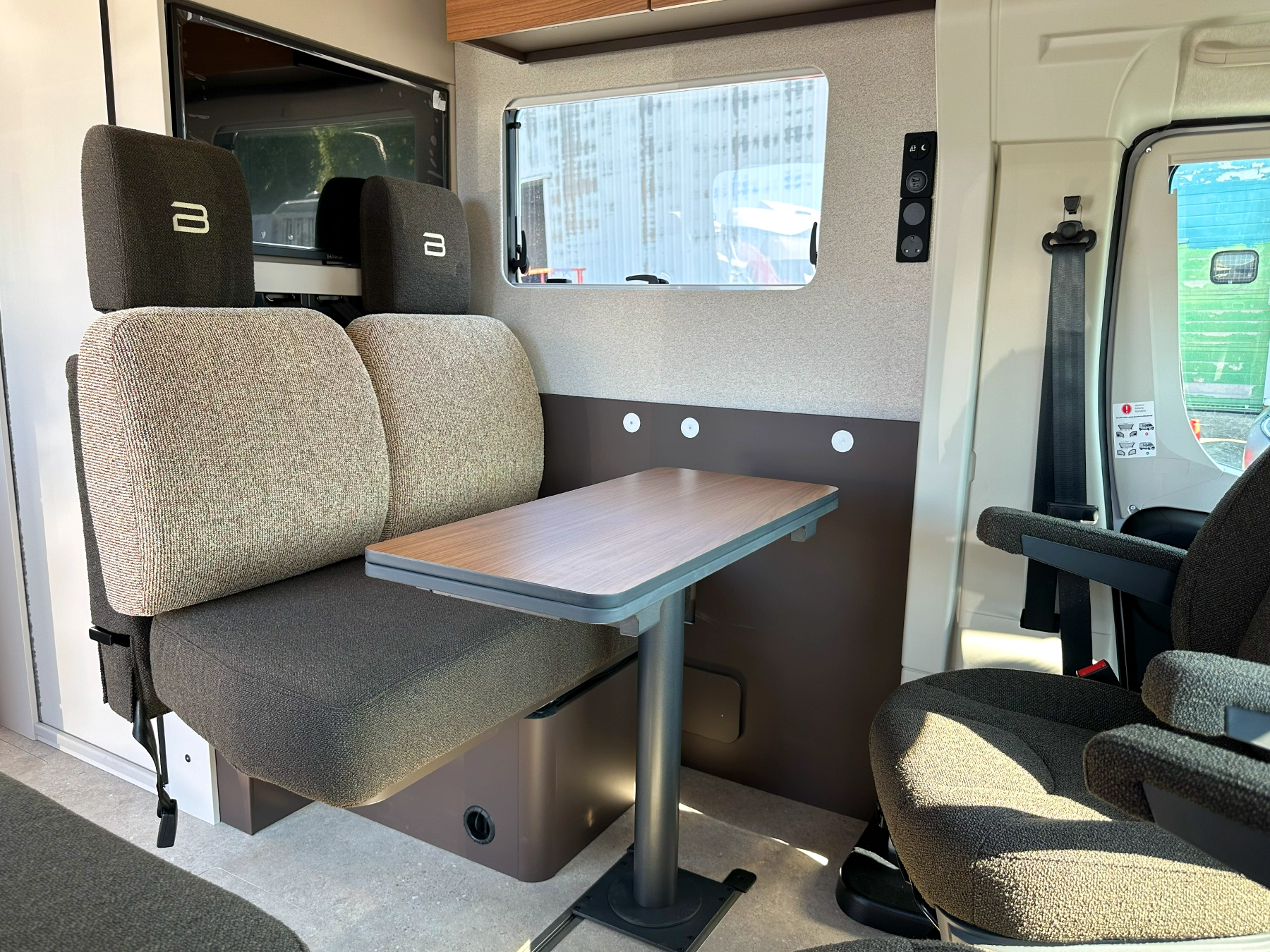 Burstner Signature 7.5 Travel Seat Lounge