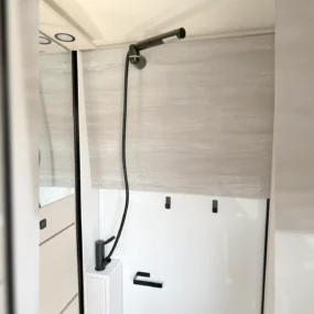 Burstner Habiton Shower