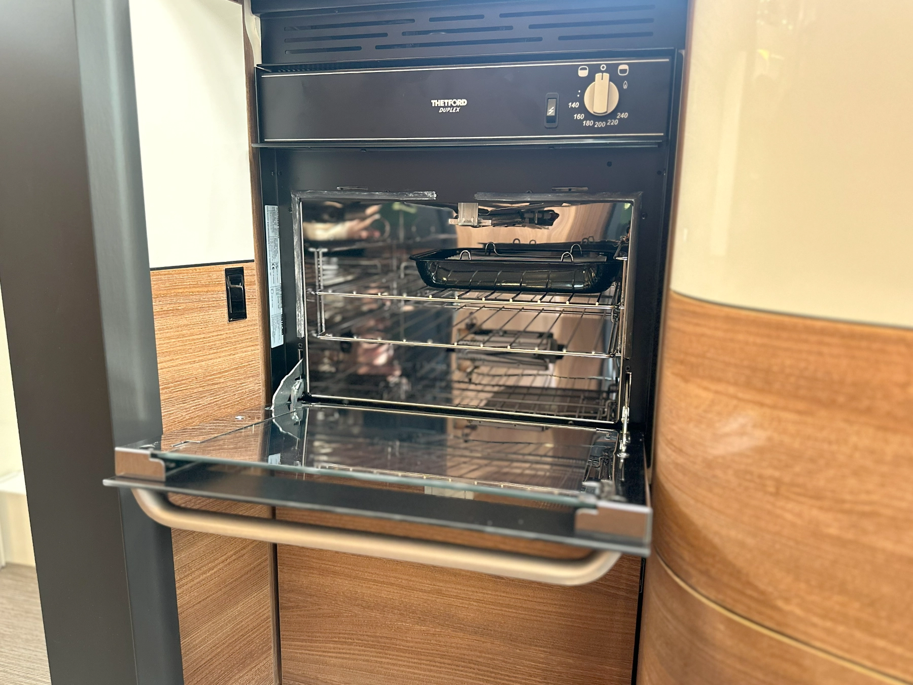 Carthago C1 Tourer T 145 RB LE Lightweight Kitchen Oven
