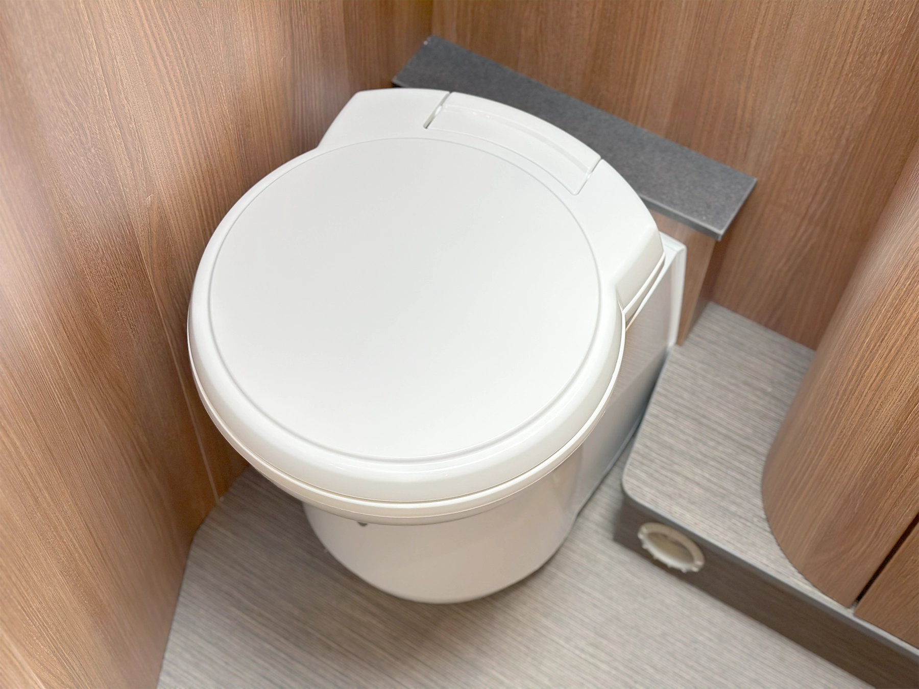 Carthago C1 Tourer T 145 RB LE Lightweight Toilet