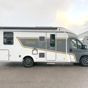 Burstner B66 744 TD Motorhome 9712 - Exterior Right