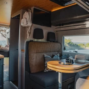 Hymer Redwood Campervan Core - Lounge Explorer