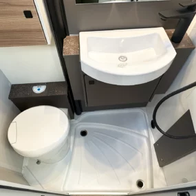 Burstner B66 690 TD Bathroom