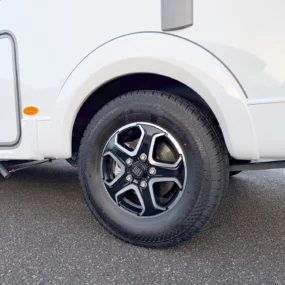 Burstner B66 690 TD Exterior Tyre