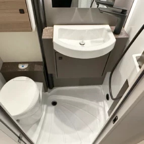 Burstner B66 690 TD Bathroom