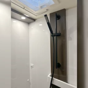 Burstner B66 690 TD Shower