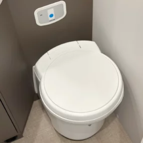 11284 Burstner B66 644 TD Bathroom Toilet