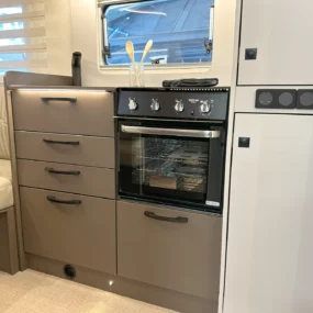 11284 Burstner B66 644 TD Kitchen