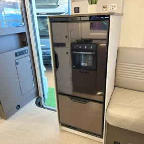 11284 Burstner B66 644 TD Thetford Fridge Freezer 2