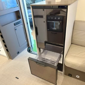 11284 Burstner B66 644 TD Thetford Fridge Freezer