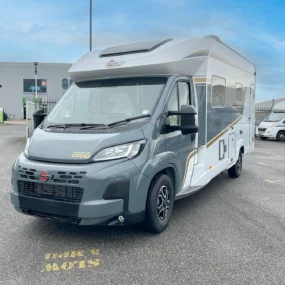 Burstner B66 684 TD Exterior Right Front Side