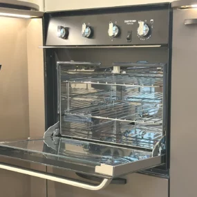 Burstner B66 684 TD Thetford Oven