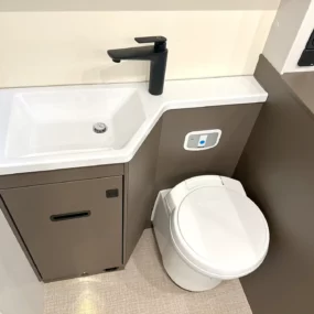 Burstner B66 684 TD Toilet & Sink