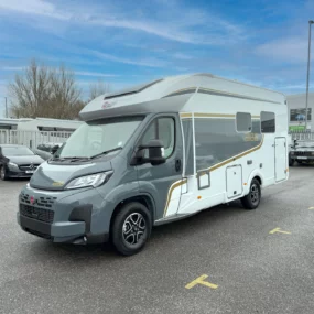 Burstner B66 644 TD Motorhome 11283 - Exterior Front Left