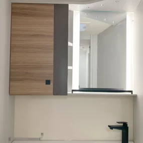 Burstner B66 744 TD Bathroom Mirror & Cupboard