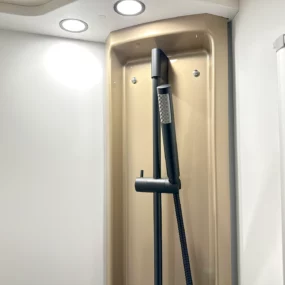 Burstner B66 744 TD Shower