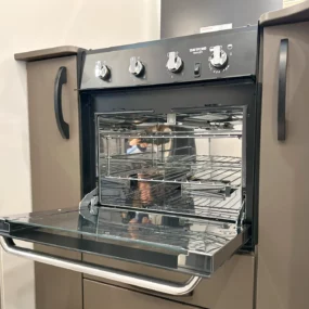 Burstner B66 744 TD Thetford Oven