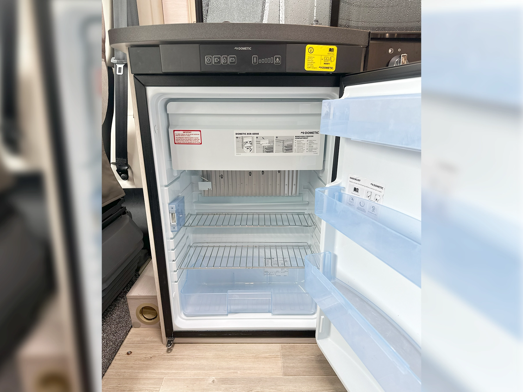 Auto-Sleeper Warwick Duo Dometic Fridge Freezer