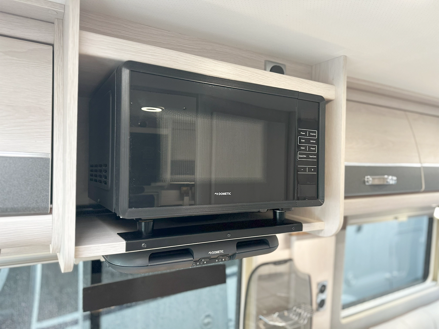 Auto-Sleeper Warwick Duo Dometic Microwave