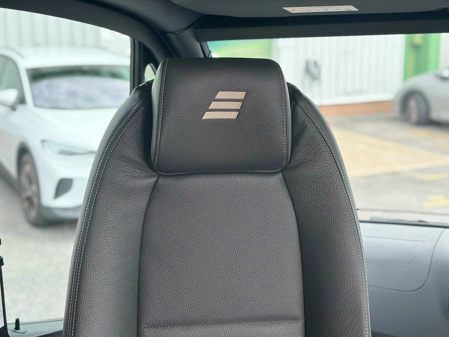 Hymer Grand Canyon S Xperience Pop Top Seat Details