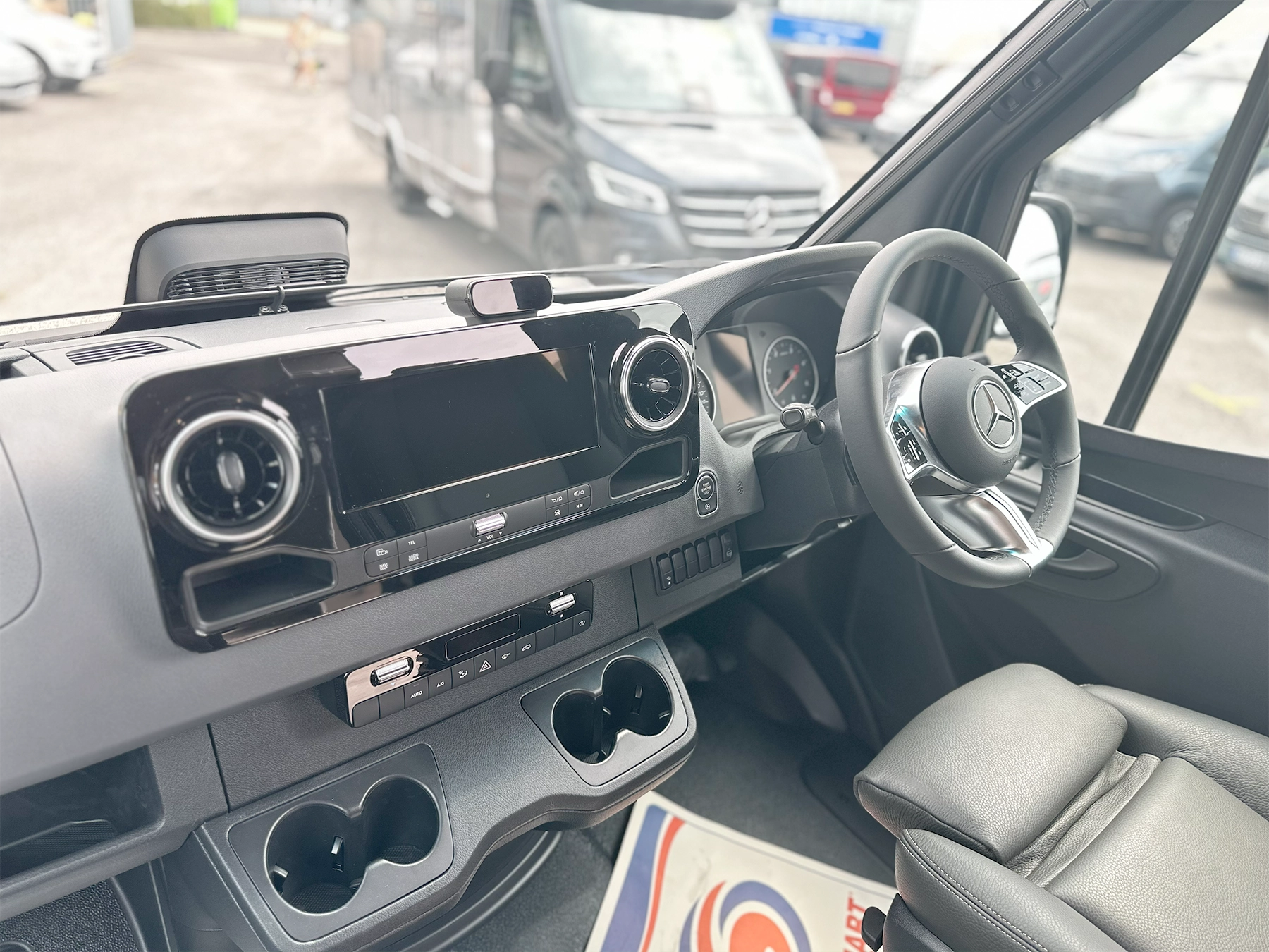 Hymer Grand Canyon S Xperience Pop Top Steering Wheel & Multimedia System