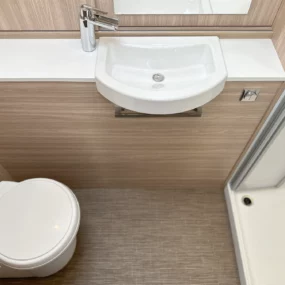 Burstner Ixeo T 680 G Bathroom