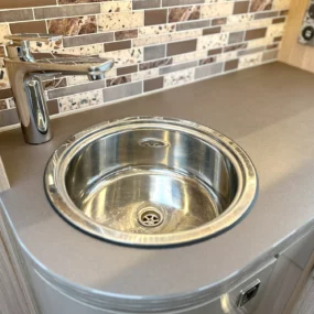 Burstner Ixeo T 680 G Sink