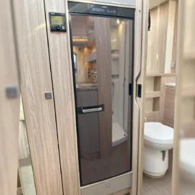 Burstner Ixeo T 680 G Dometic Fridge Freezer