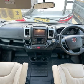 Burstner Ixeo T 680 G Drivers Cab