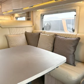 Burstner Ixeo T 680 G L-Shaped Seating Group