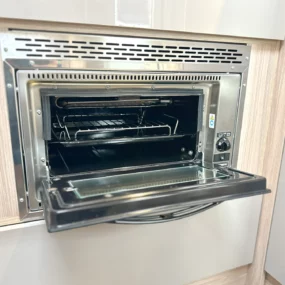 Burstner Ixeo T 680 G Oven