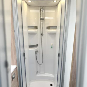 Burstner Ixeo T 680 G Shower